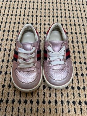 Gucci Kids Metallic Pink Lace-Up Sneakers with Navy & Red Stripe